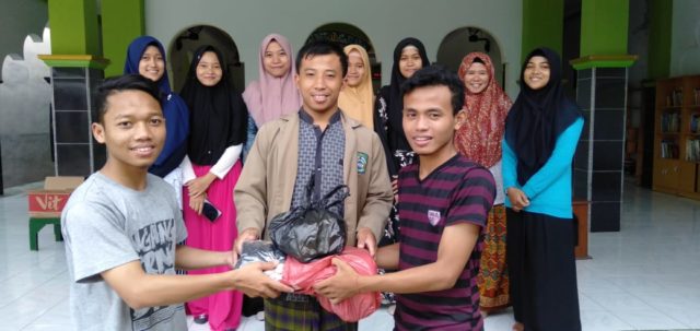 Bersih Masjid-Mushola ala Mahasiswa MBS IAIN Surakarta