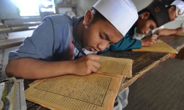 Belajar Kitab Alfiyah Ibnu Malik dalam Tradisi Pesantren Salaf