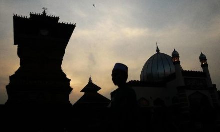 Islam adalah Agama Tawassuth