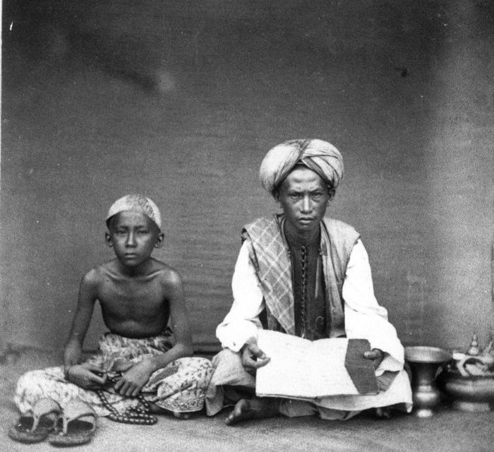 Mengenang Guru: Kisah Santri yang Tak Diajar Ngaji Namun Jadi Kyai