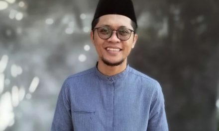 Retak Cerminku; Aku Bukan Diriku