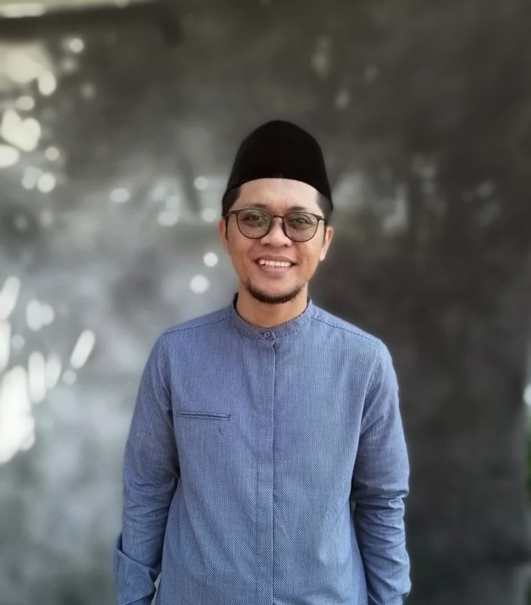 Retak Cerminku; Aku Bukan Diriku