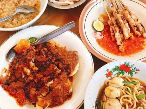 Kiai dan Tradisi Berbagi Makanan