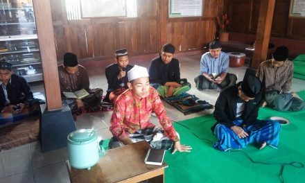 Menelisik Makna Tradisi Sorogan di Pesantren