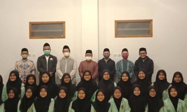 Santriwati Qudsiyah dan Komitmen Kepenulisan