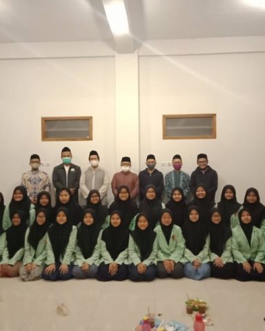 Santriwati Qudsiyah dan Komitmen Kepenulisan