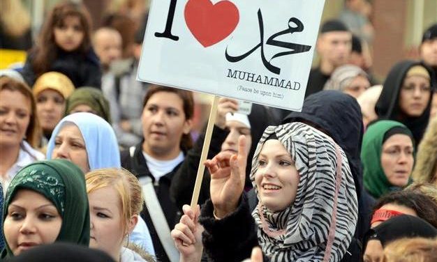 Jalan Moderasi dalam Kasus Penghinaan Nabi Muhammad