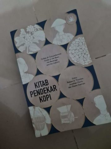 Nyeruput Kopi di Halaman Buku