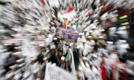 Mengapa Populisme Islam dan Politik Identitas Menjalar di Kelas Menengah Perkotaan?