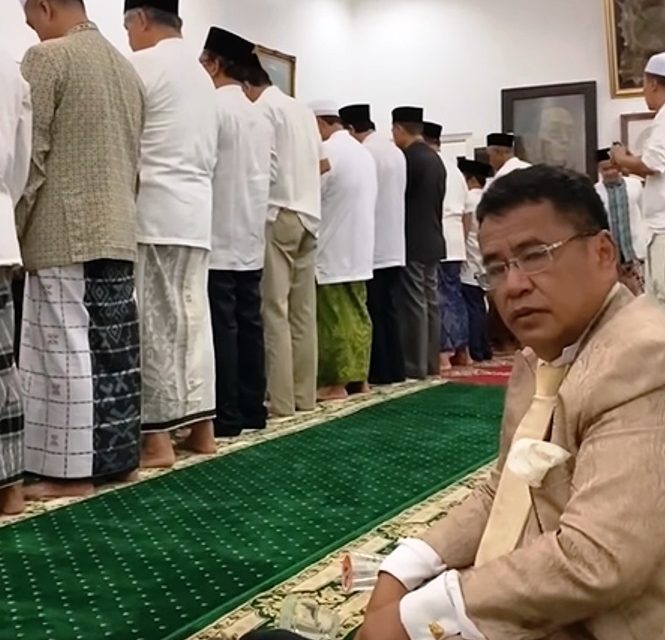 Ketika Non-Muslim Salat di Masjid
