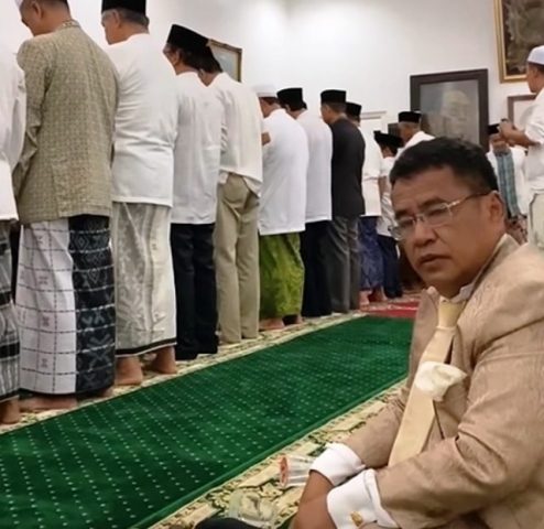 Ketika Non-Muslim Salat di Masjid