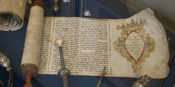 “Taurat dan Injil”