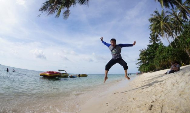 Pak Hudaya, Durian Merah, dan Kenangan