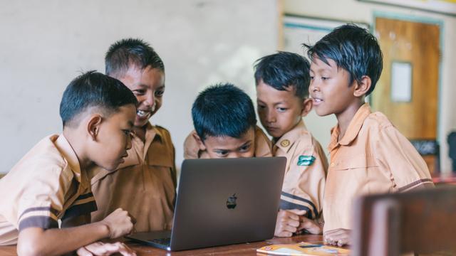 Pendidikan yang Memanusiakan Manusia dan Pendidikan Moderasi Beragama