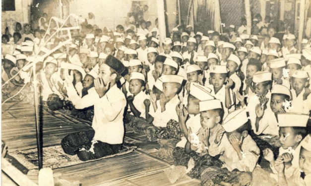 Santri Dulu dan Kini: Dari Pengetahuan Simbolik Sampai Identitas Politik