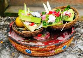 Sesajen dan Filosofi “Ndak Tentu”