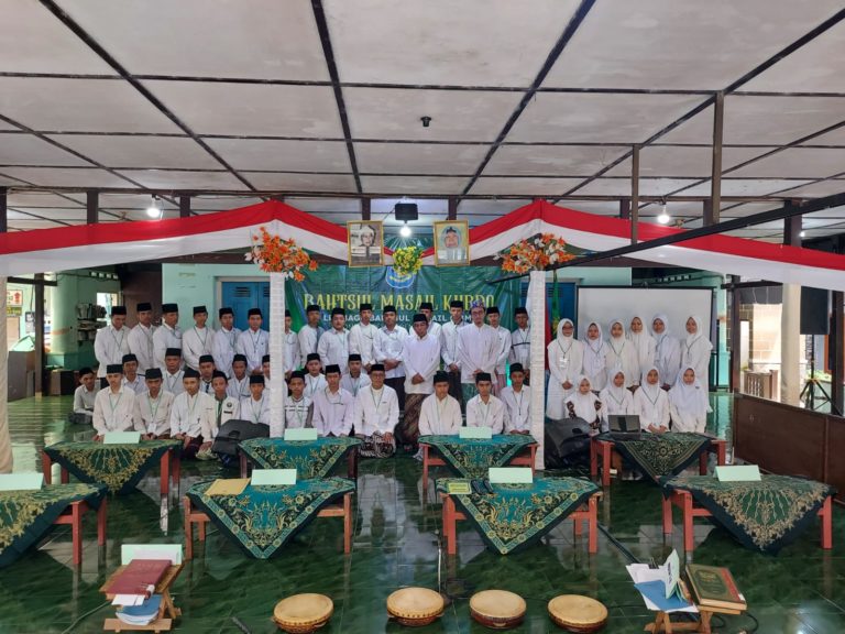 Kuatkan Keilmuan, Ponpes Al Muayyad Mangkuyudan Launcing Lembaga Bahtsul Masail