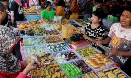 Berbagi Takjil dengan Berhutang?