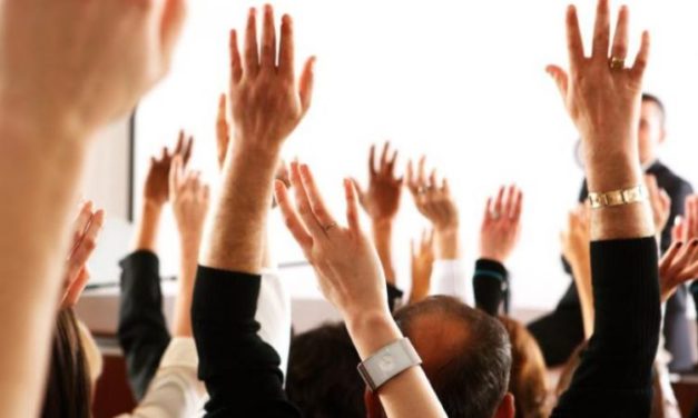 Pecundang yang Tak Pernah Angkat Tangan