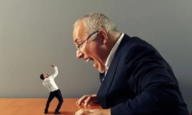 Tidak Merendahkan Orang Lain