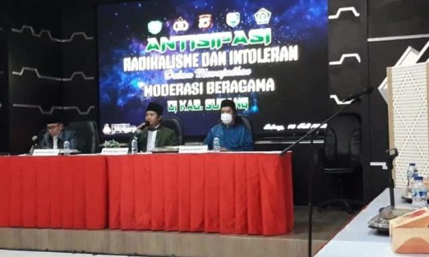 Politik Identitas Berbuah Islamophobia