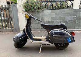 Vespa Biru Pak Kiai Dian