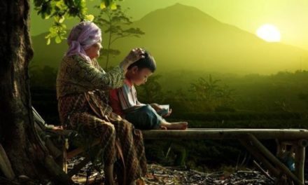 Basuh Kaki Ibu dan Religiositas