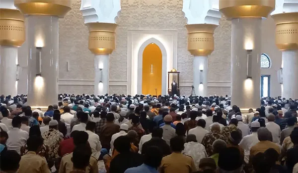 Khutbah Jumat Masjid Raya Sheikh Zayed Solo tentang Bulan Syakban