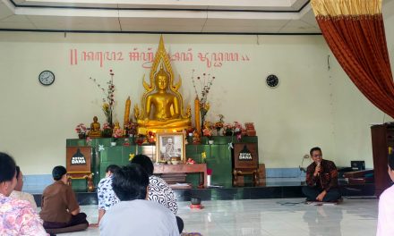 Merah Marun: Alternatif Menuju Masyarakat Damai