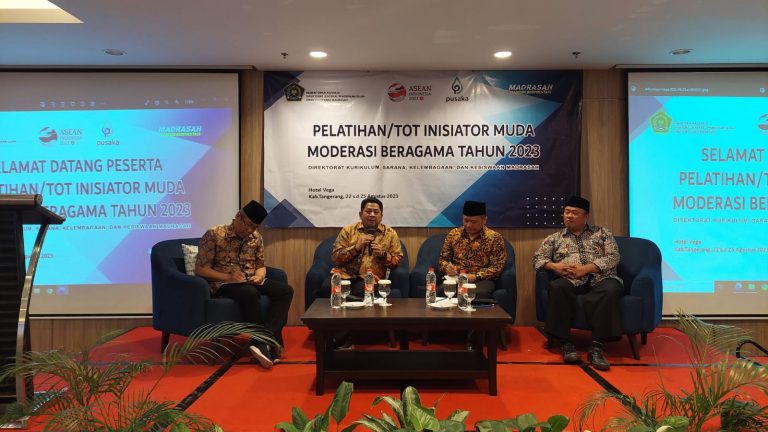 Dirjen Pendis Beri Pembekalan Calon Inisiator Muda Moderasi Beragama