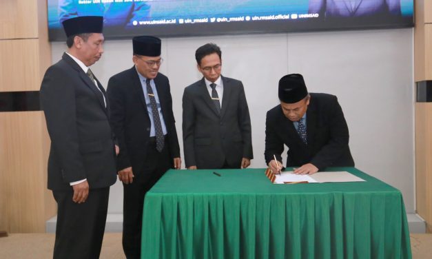 Sertijab Prof. Mudofir kepada Prof. Toto Suharto Tandai Rektor Baru UIN RM Said Surakarta