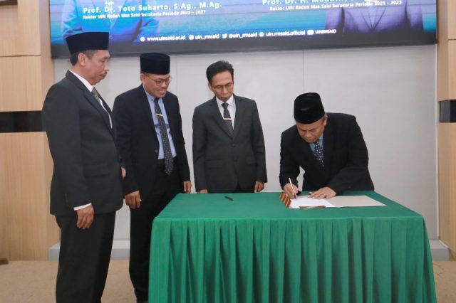 Sertijab Prof. Mudofir kepada Prof. Toto Suharto Tandai Rektor Baru UIN RM Said Surakarta