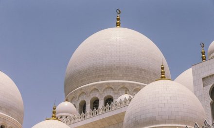 Penggantian Azan ke Running Text Bukan Penistaan Islam dan Kekalahan Umat Islam