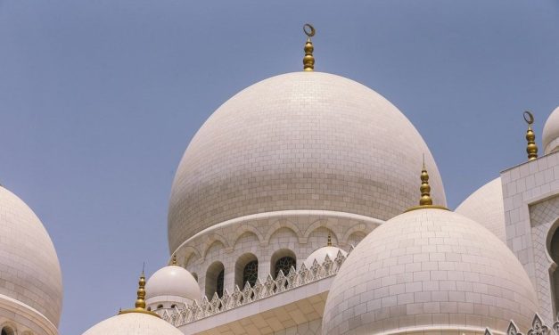 Penggantian Azan ke Running Text Bukan Penistaan Islam dan Kekalahan Umat Islam