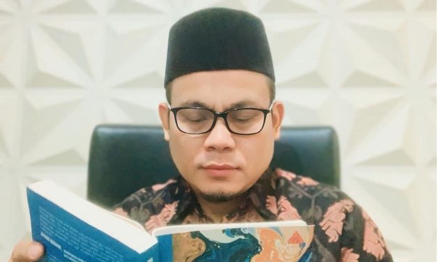 Memahami Teks, Menyadari Konteks