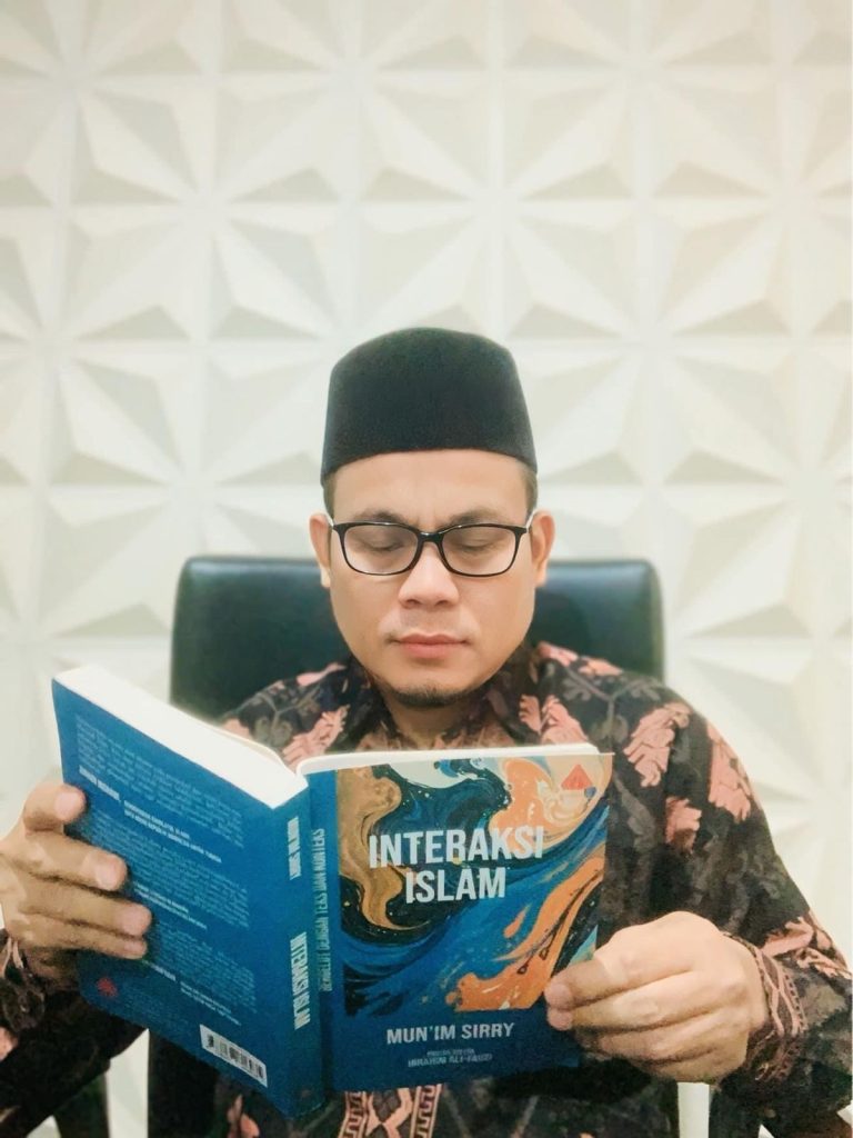 Memahami Teks, Menyadari Konteks