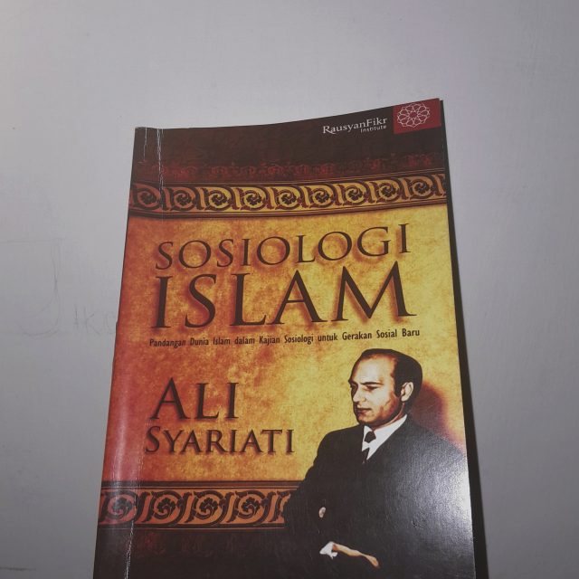 Manusia dalam Persimpangan: antara Haq dan Bathil