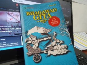 Buku Bhagawad Gita: Menyimak Dialog Arjuna-Kresna, Melihat Nilai Benar-Salah yang Tak Pasti