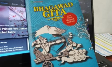 Buku Bhagawad Gita: Menyimak Dialog Arjuna-Kresna, Melihat Nilai Benar-Salah yang Tak Pasti