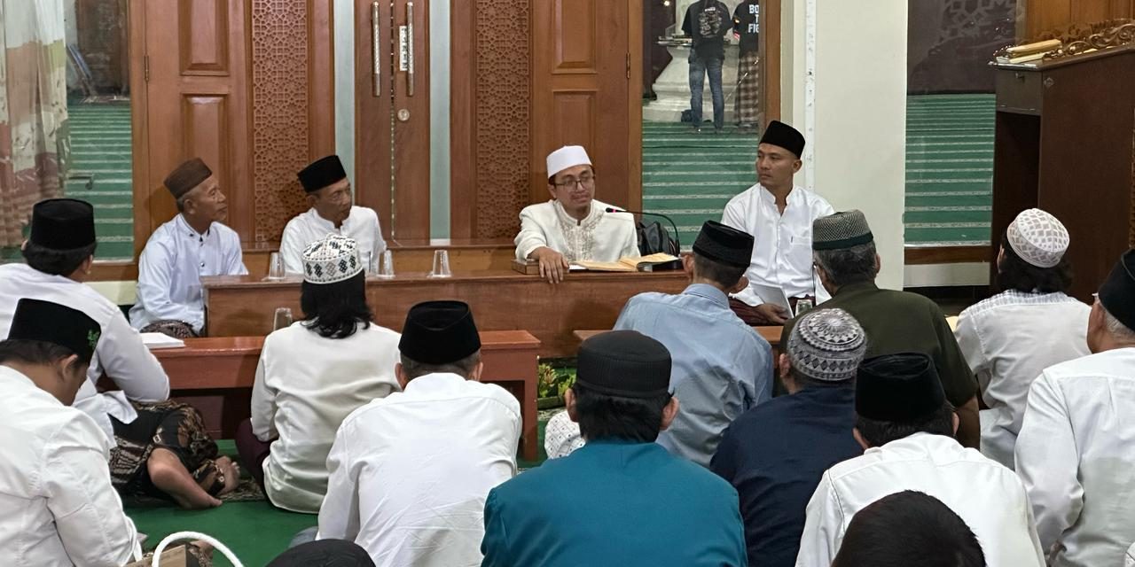 Empat Tahun Kajian Fathul Mu’in Diakhiri dengan Khataman dan Ijazah Sanad di Masjid Agung Sukoharjo