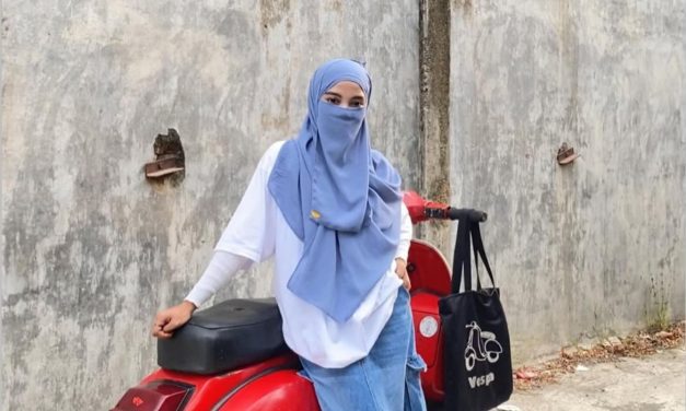 Perempuan Vespa Bercadar: Performa Baru Gerakan Muslimah Hijrah