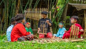 Meneladani Kearifan Lokal Sunda Wiwitan, Sebuah Tinjauan Pada Adaptasi Keseimbangan Ekonomi