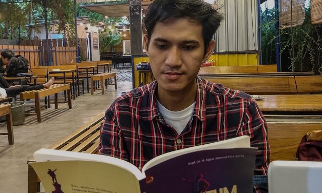 Buku Quantum Spiderman: Kepemimpinan Quantum Berbasis Spiritual Tauhid dalam Manajemen Lembaga