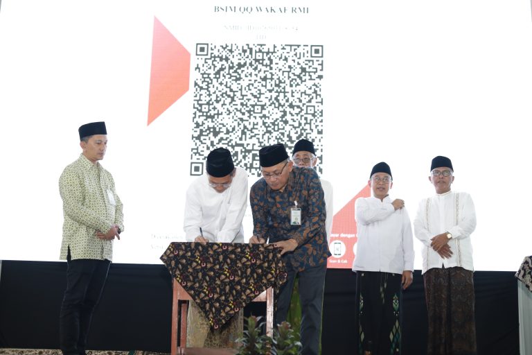 BSI Maslahat dan RMI PWNU Jateng Launching Gerakan wakaf Uang