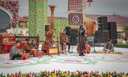 Caping Gunung dan Maumere Bergema di Panggung International Fklor Festival “Boysun Bakhori” Sukandhariya, Uzbekistan